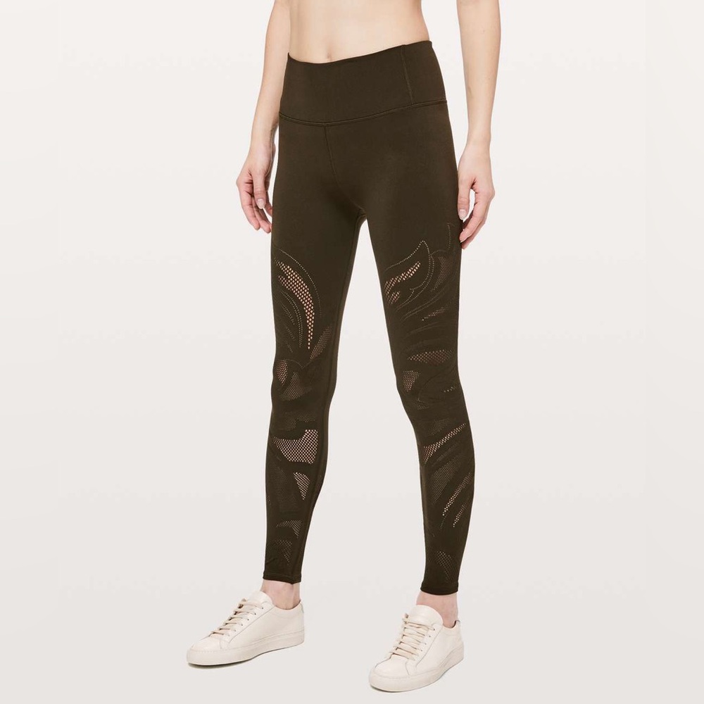 Lululemon Reveal Tight *En Avante 26" Size 4
Dark‎ Olive